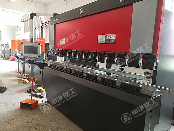 11 全自動(dòng)數(shù)控折彎?rùn)C(jī)3臺(tái)